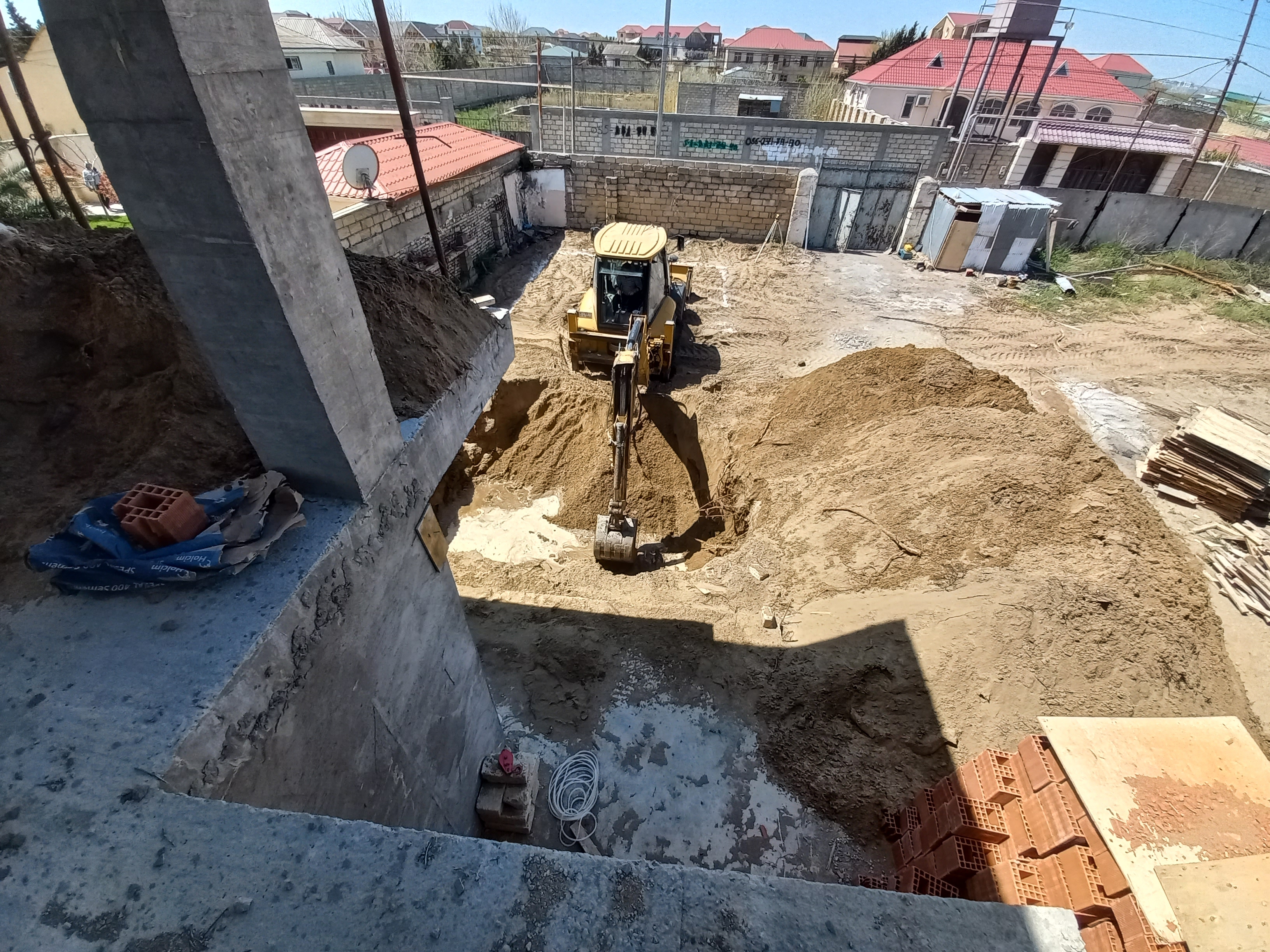 Novxani qəsəsbəsində davam eden fərdi yaşayış evi